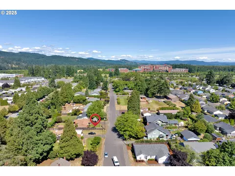 View/Area - 630 Colonial Dr, Springfield, OR 97477 photo 1 of 1
