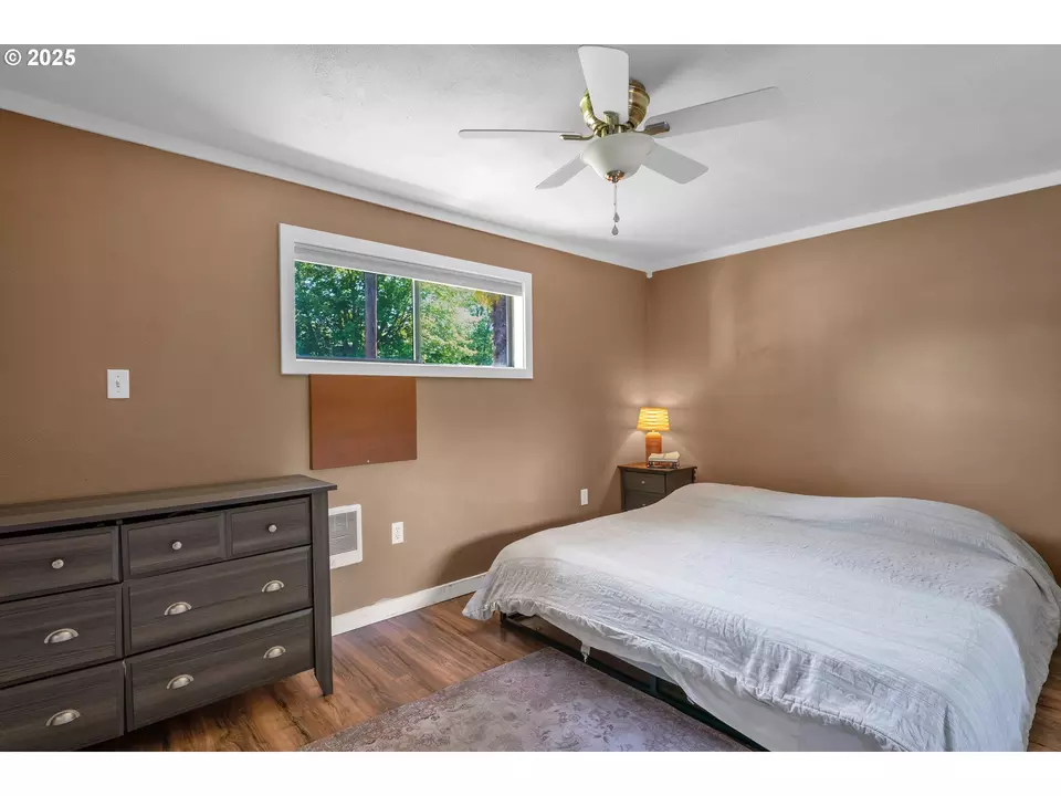 Bedroom - 630 Colonial Dr, Springfield, OR 97477 photo 3 of 4