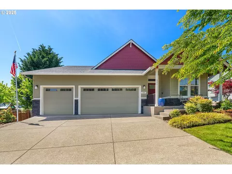 601 SW 7th St, Dundee, OR 97115