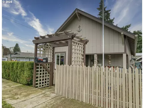 385 N 6th St, Saint Helens, OR 97051