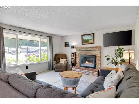 Living - 1563 NE Village Squire Ct, Gresham, OR 97030 photo 3 of 4