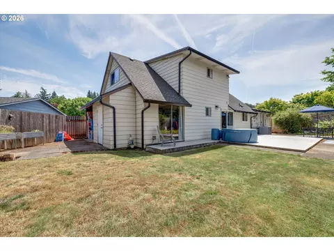 Exterior - 1563 NE Village Squire Ct, Gresham, OR 97030 photo 9 of 14