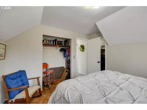 Bedroom - 1563 NE Village Squire Ct, Gresham, OR 97030 photo 4 of 6