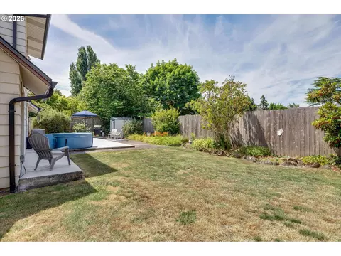 Exterior - 1563 NE Village Squire Ct, Gresham, OR 97030 photo 14 of 14