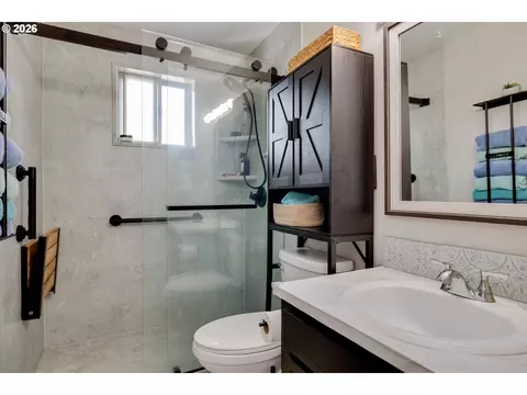 Bath - 1563 NE Village Squire Ct, Gresham, OR 97030 photo 1 of 2