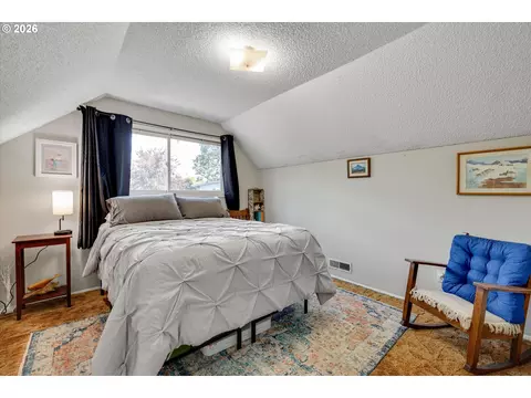 Bedroom - 1563 NE Village Squire Ct, Gresham, OR 97030 photo 3 of 6