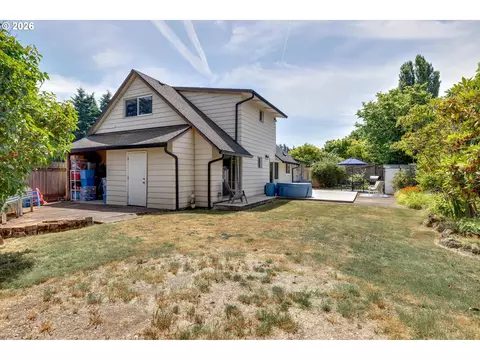 Exterior - 1563 NE Village Squire Ct, Gresham, OR 97030 photo 12 of 14