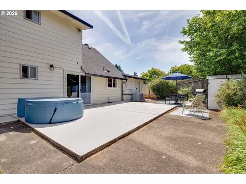 Exterior - 1563 NE Village Squire Ct, Gresham, OR 97030 photo 8 of 14