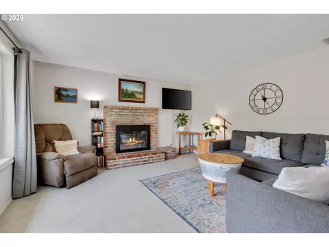 Living - 1563 NE Village Squire Ct, Gresham, OR 97030 photo 2 of 4