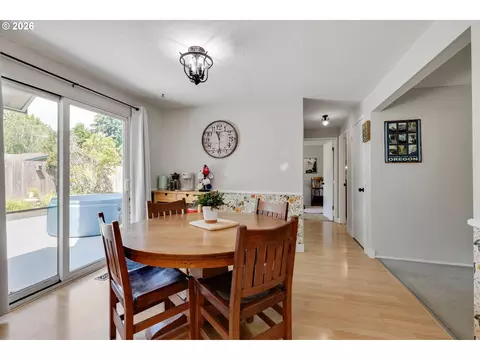 Dining - 1563 NE Village Squire Ct, Gresham, OR 97030 photo 1 of 3