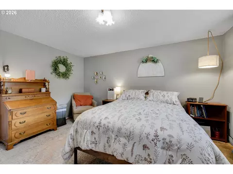 Bedroom - 1563 NE Village Squire Ct, Gresham, OR 97030 photo 1 of 6