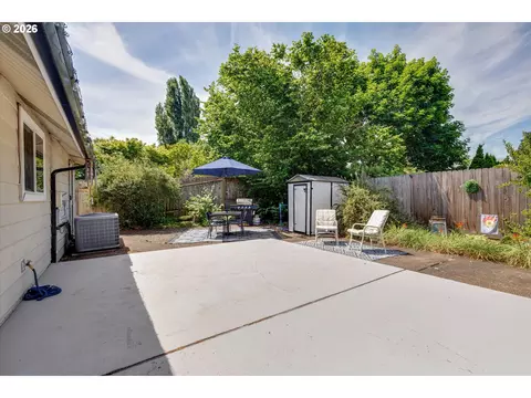 Exterior - 1563 NE Village Squire Ct, Gresham, OR 97030 photo 10 of 14