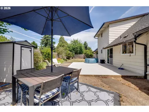 Exterior - 1563 NE Village Squire Ct, Gresham, OR 97030 photo 5 of 14
