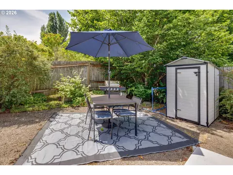 Exterior - 1563 NE Village Squire Ct, Gresham, OR 97030 photo 3 of 14