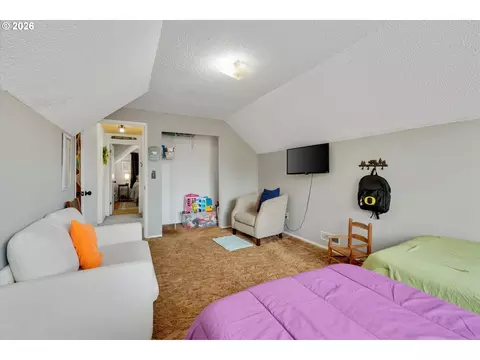 Bedroom - 1563 NE Village Squire Ct, Gresham, OR 97030 photo 6 of 6