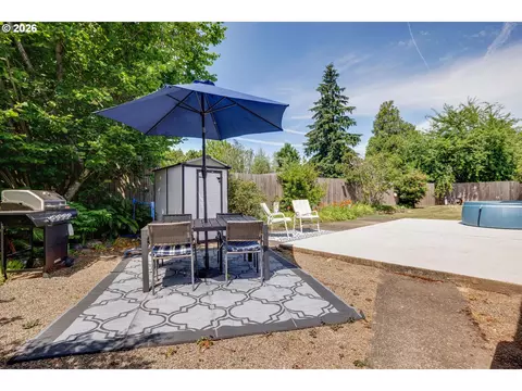 Exterior - 1563 NE Village Squire Ct, Gresham, OR 97030 photo 4 of 14