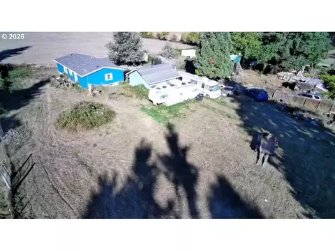 32120 Nichols Ln, Cottage Grove, OR 97424