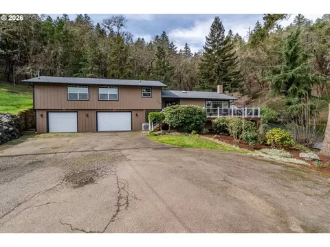 540 Garden Grove Dr, Roseburg, OR 97471