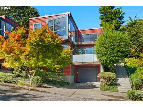 3907 SW View Point Ter, Portland, OR 97239