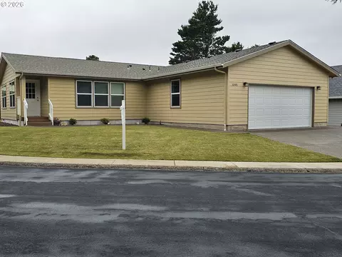 1095 SW Sailfish Loop, Waldport, OR 97394