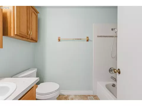 Bath - 3705 NW 1st St, Gresham, OR 97030 photo 2 of 3