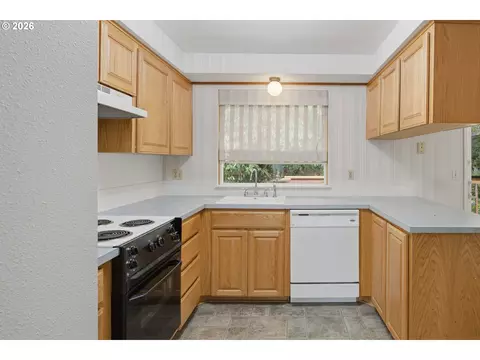 Kitchen - 3705 NW 1st St, Gresham, OR 97030 photo 1 of 3