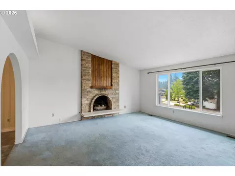 Living - 3705 NW 1st St, Gresham, OR 97030 photo 2 of 9