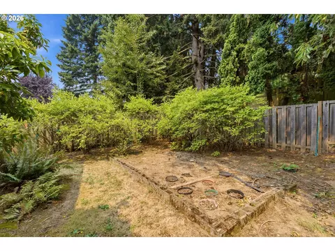 Exterior - 3705 NW 1st St, Gresham, OR 97030 photo 6 of 12