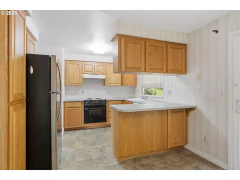 Kitchen - 3705 NW 1st St, Gresham, OR 97030 photo 3 of 3