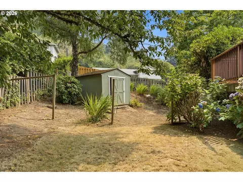 Exterior - 3705 NW 1st St, Gresham, OR 97030 photo 7 of 12