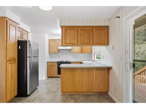 Kitchen - 3705 NW 1st St, Gresham, OR 97030 photo 2 of 3