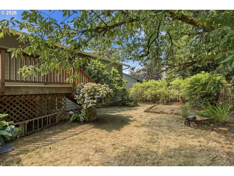 Exterior - 3705 NW 1st St, Gresham, OR 97030 photo 10 of 12