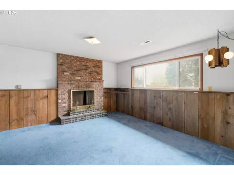 Living - 3705 NW 1st St, Gresham, OR 97030 photo 7 of 9