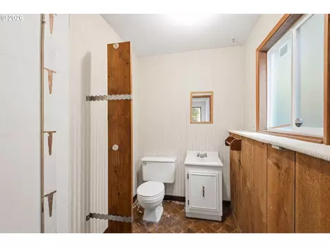 Bath - 3705 NW 1st St, Gresham, OR 97030 photo 3 of 3