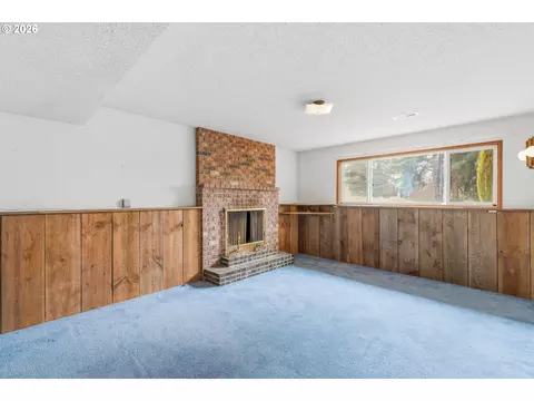 Living - 3705 NW 1st St, Gresham, OR 97030 photo 8 of 9