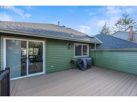 Exterior - 511 SE 15th St, Gresham, OR 97080 photo 6 of 9