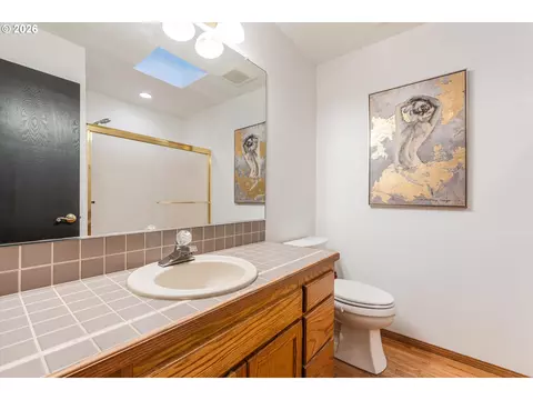 Bath - 511 SE 15th St, Gresham, OR 97080 photo 3 of 3