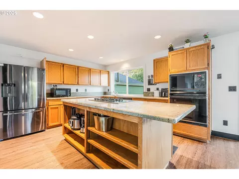 Kitchen - 511 SE 15th St, Gresham, OR 97080 photo 1 of 4