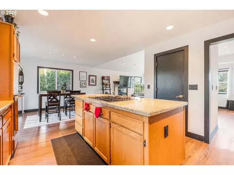 Kitchen - 511 SE 15th St, Gresham, OR 97080 photo 4 of 4