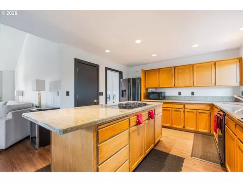 Kitchen - 511 SE 15th St, Gresham, OR 97080 photo 2 of 4