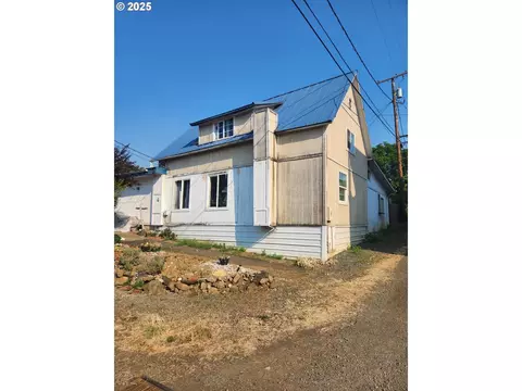 177 3rd St, Yoncalla, OR 97499 photo 1