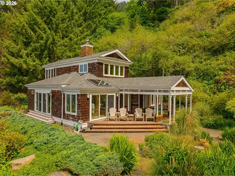 38295 Beulah Reed Rd, Manzanita, OR 97130