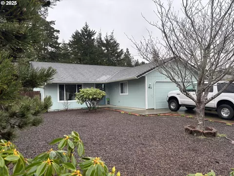 42 Park Village Dr, Florence, OR 97439