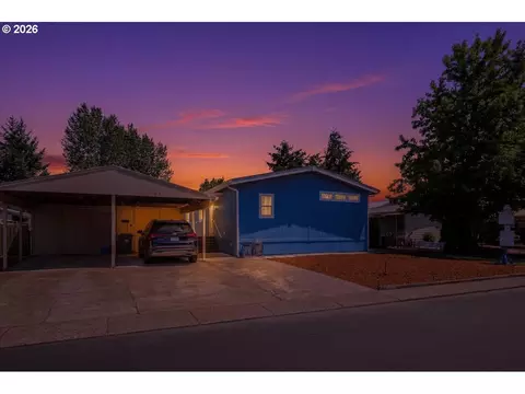 300 SE Lacreole Dr #212, Dallas, OR 97338
