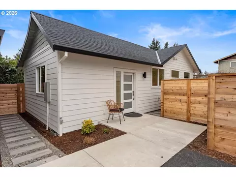 6703 SE 69th Ave #B, Portland, OR 97206