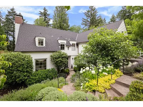 2700 SW English Ln, Portland, OR 97201