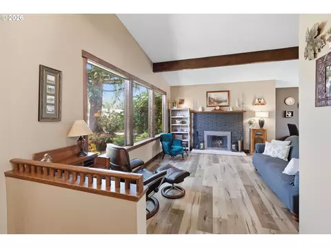 Living - 426 Carthage Ave, Eugene, OR 97404 photo 1 of 2