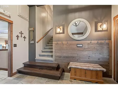 Entry Way - 426 Carthage Ave, Eugene, OR 97404 photo 2 of 3