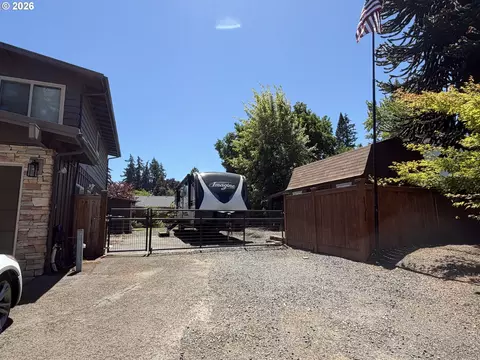 Exterior - 426 Carthage Ave, Eugene, OR 97404 photo 2 of 8