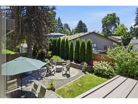 Exterior - 426 Carthage Ave, Eugene, OR 97404 photo 4 of 8